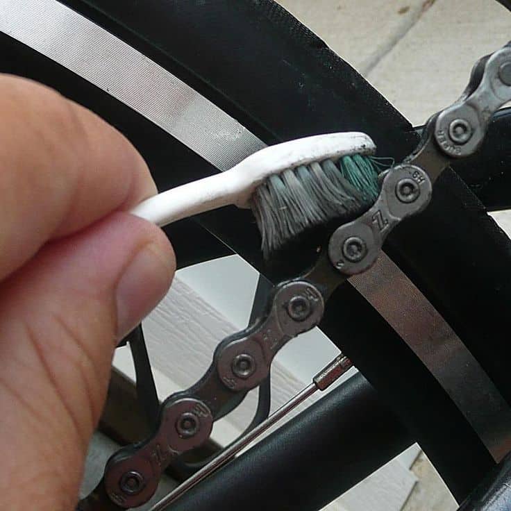 How to Degrease a Bike Chain
